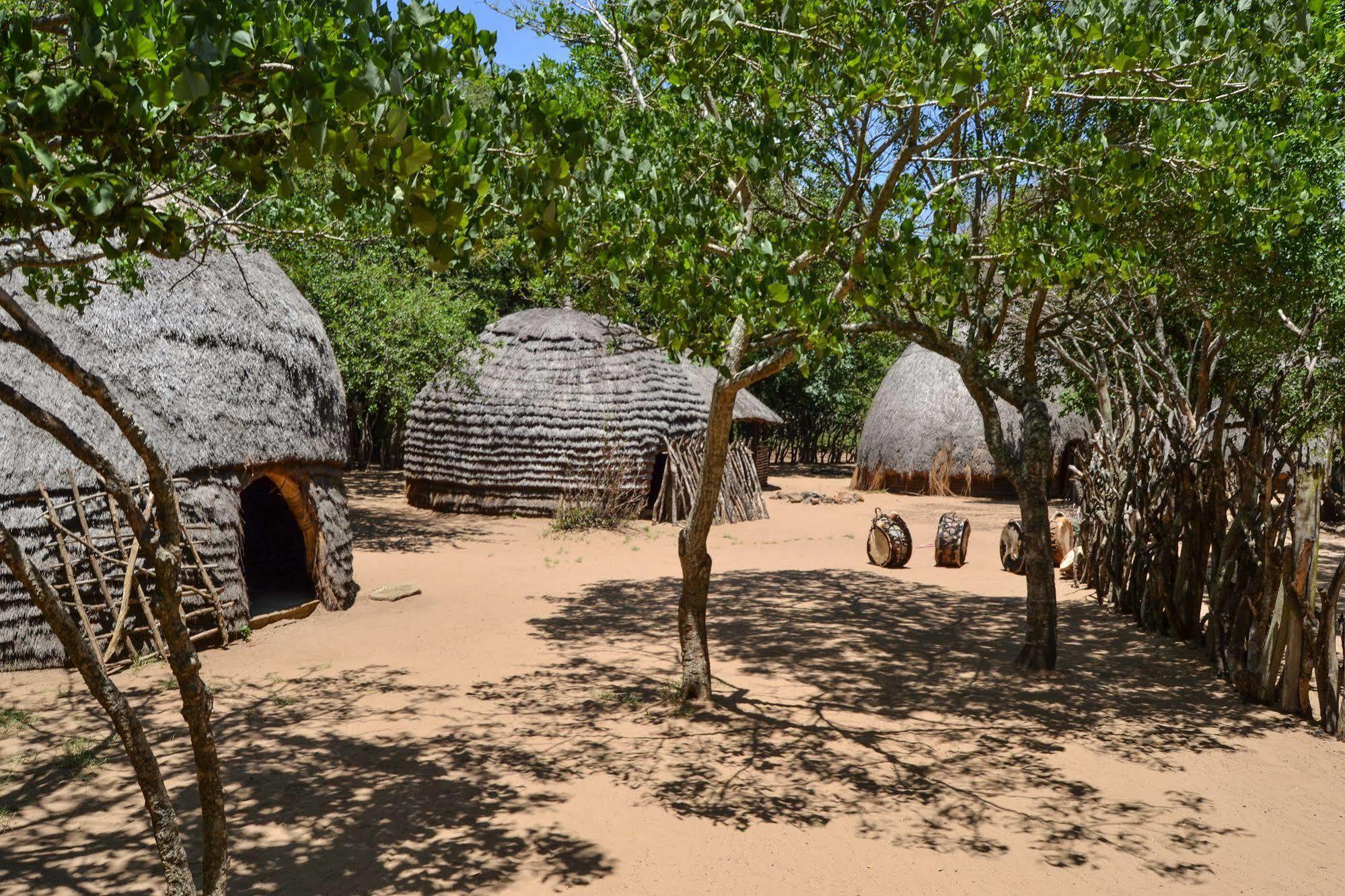 Gooderson Dumazulu Lodge Hluhluwe Bagian luar foto